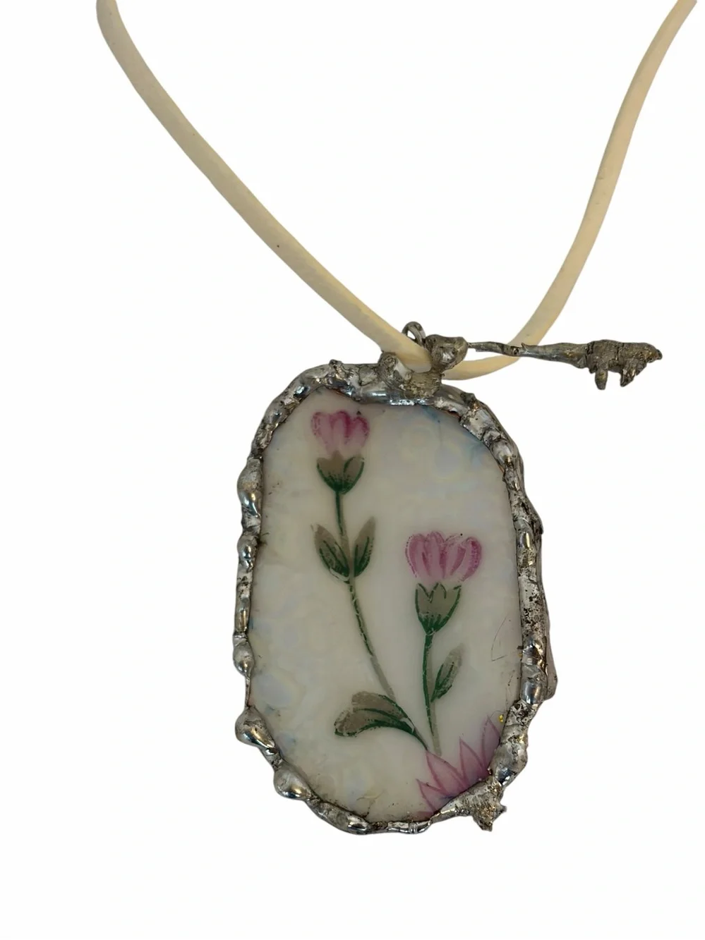 🌈 Rainbow Holographic Broken‑China Floral Pendant Necklace